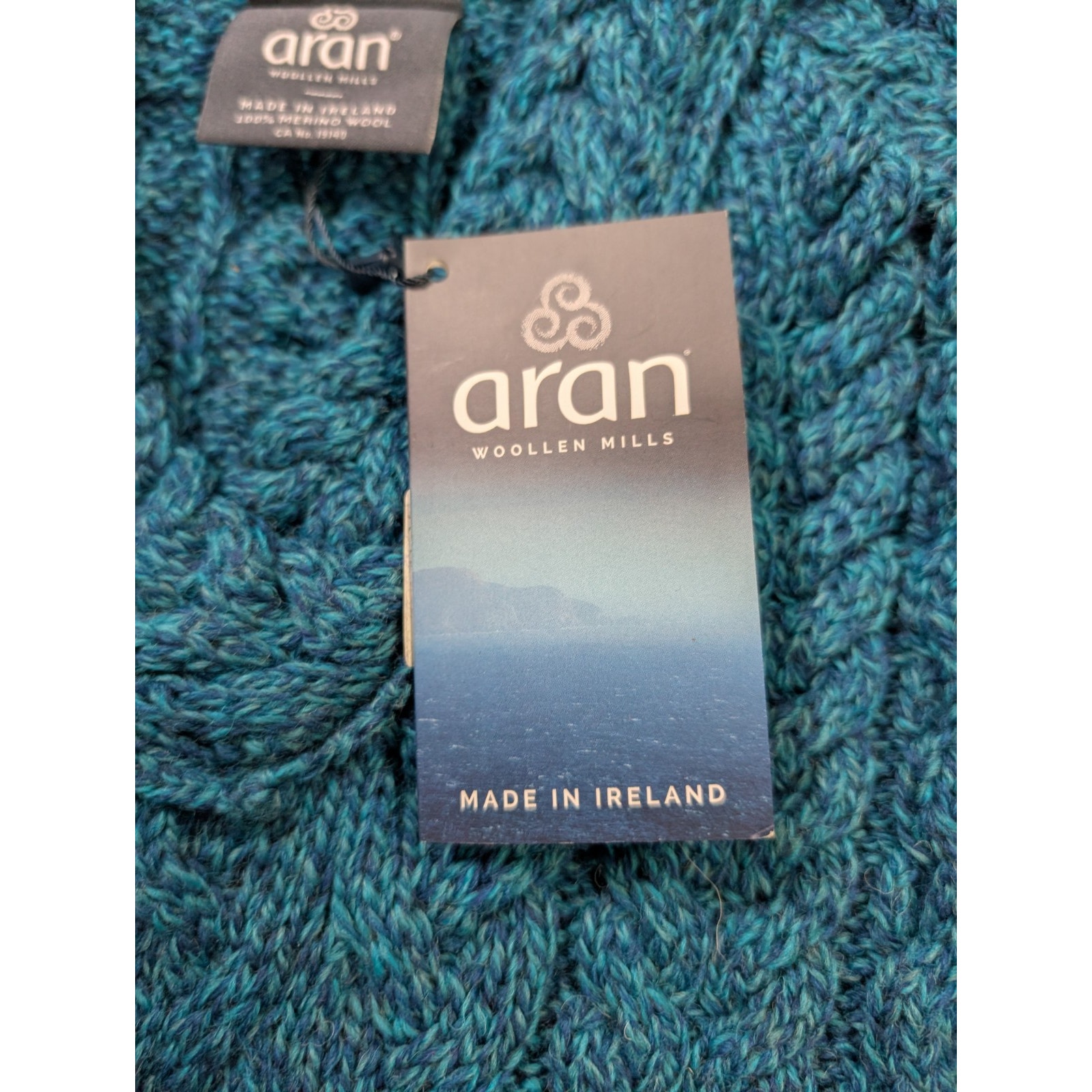 Nwt Aran Woollen Mills 100% Merino Cable-Knit Sweater Teal Blue Green V Neck — image 7 of 8